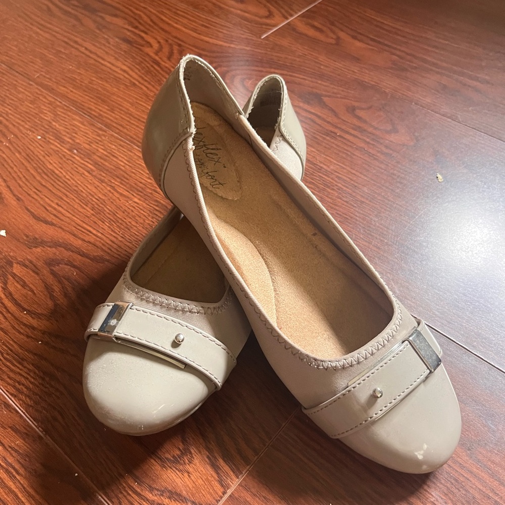 Tan flats